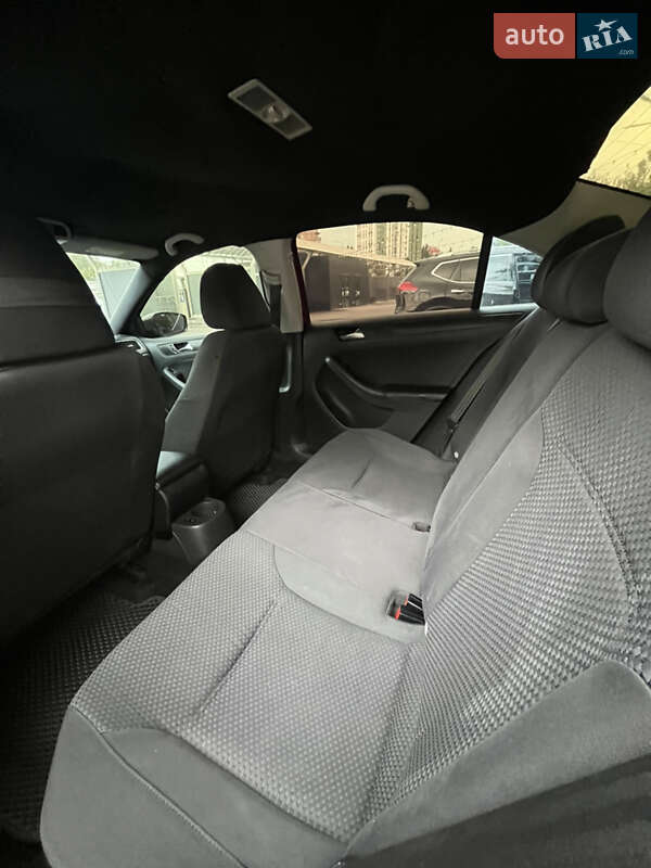 Седан Volkswagen Jetta 2012 в Днепре