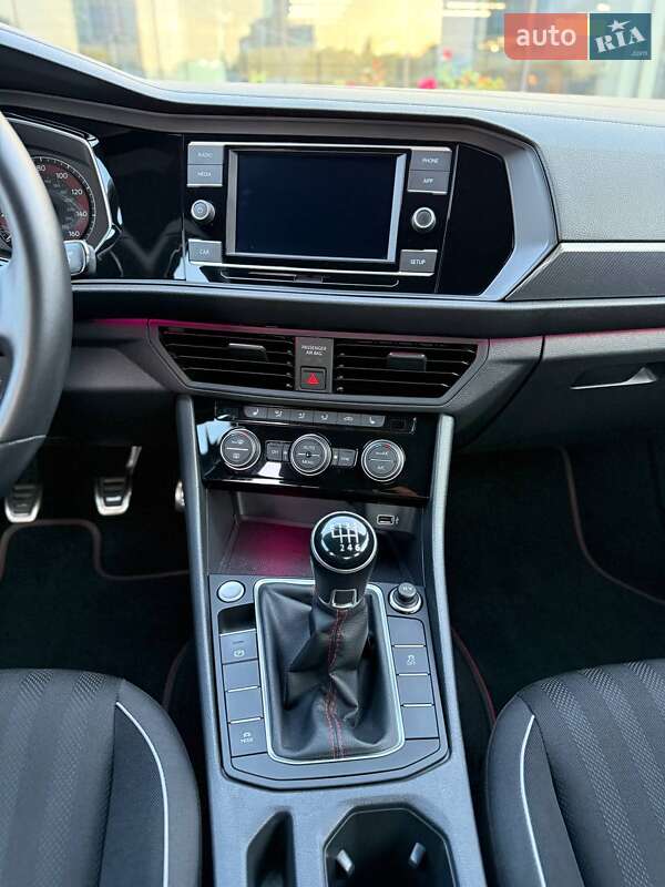 Седан Volkswagen Jetta 2019 в Одессе фото 60 Седан Volkswagen Jetta 2019 в Одессе