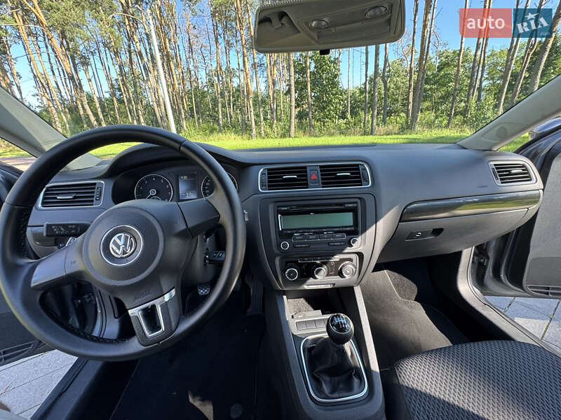 Седан Volkswagen Jetta 2011 в Житомире