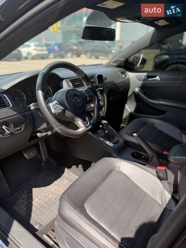 Седан Volkswagen Jetta 2013 в Києві