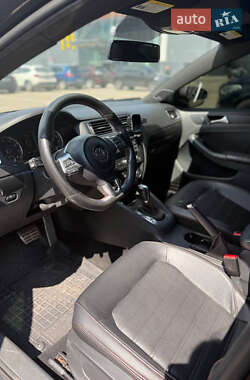 Седан Volkswagen Jetta 2013 в 