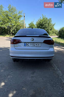 Седан Volkswagen Jetta 2017 в 