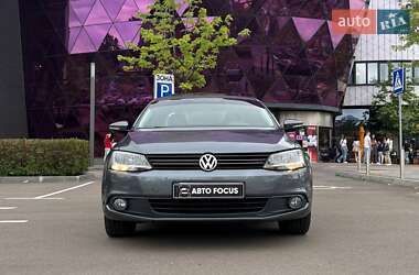 Седан Volkswagen Jetta 2012 в 