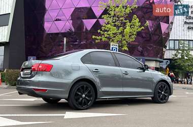Седан Volkswagen Jetta 2012 в 