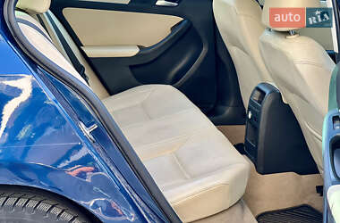 Седан Volkswagen Jetta 2012 в 