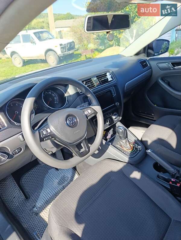 Седан Volkswagen Jetta 2016 в Ивано-Франковске