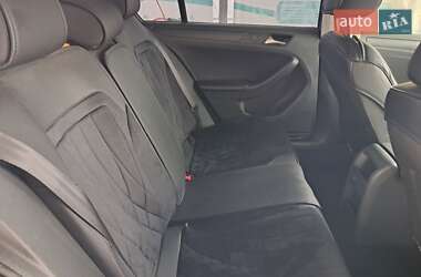 Седан Volkswagen Jetta 2015 в 