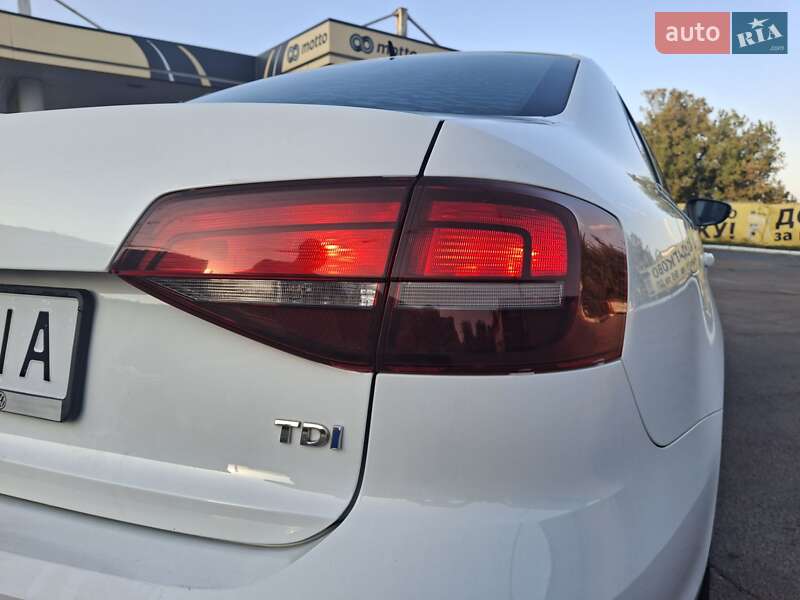 Седан Volkswagen Jetta 2016 в Житомире