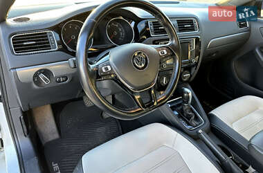 Седан Volkswagen Jetta 2016 в 