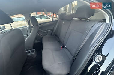 Седан Volkswagen Jetta 2012 в 