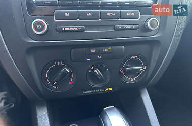 Седан Volkswagen Jetta 2012 в 