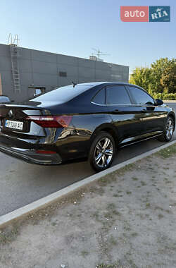 Седан Volkswagen Jetta 2023 в 
