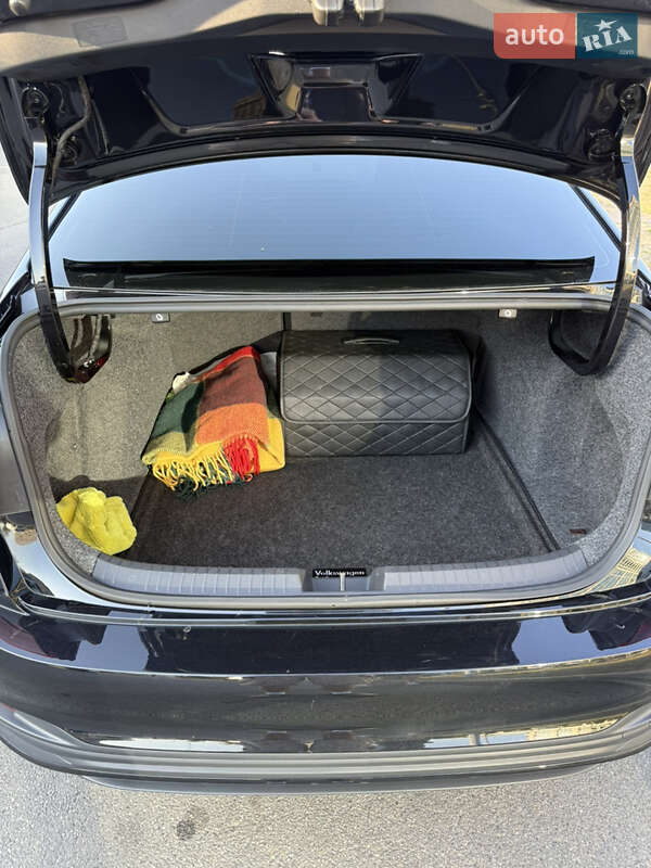 Седан Volkswagen Jetta 2023 в Дніпрі