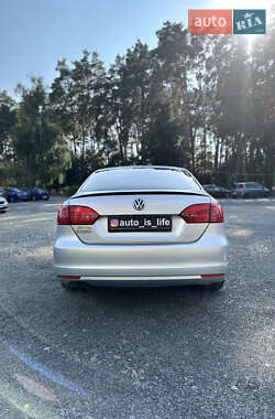 Седан Volkswagen Jetta 2012 в 