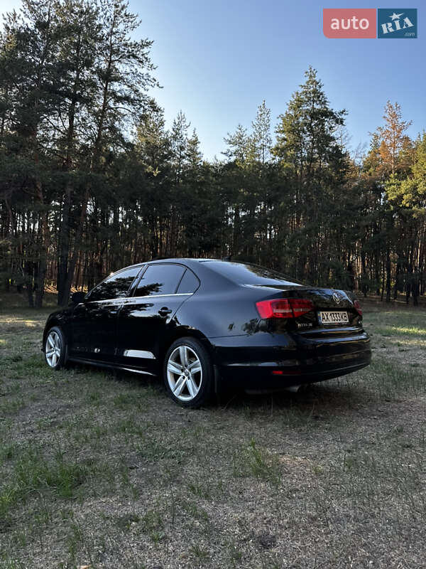 Седан Volkswagen Jetta 2014 в Зміїві