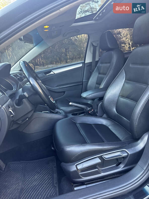 Седан Volkswagen Jetta 2014 в Зміїві