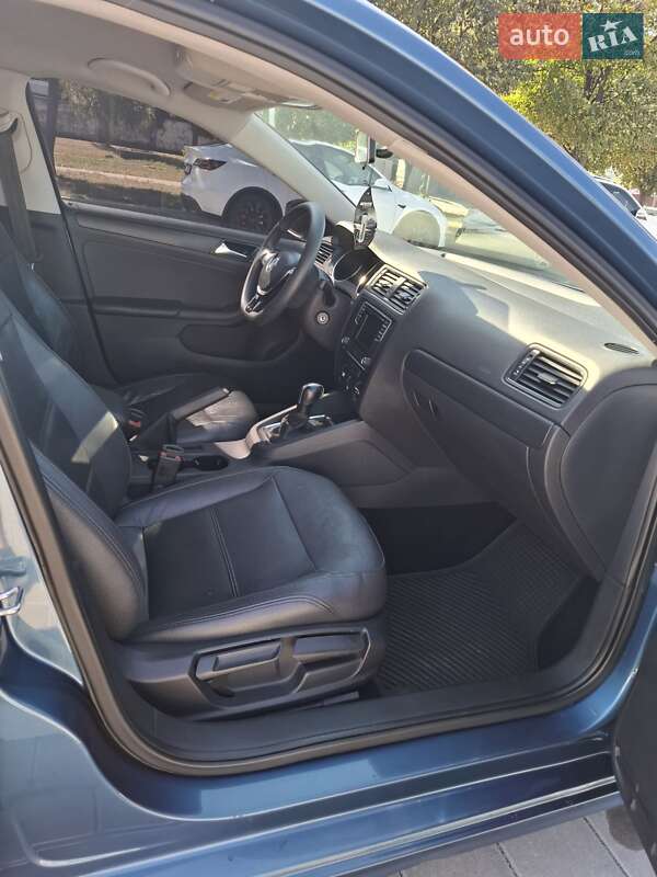 Седан Volkswagen Jetta 2016 в Черкасах