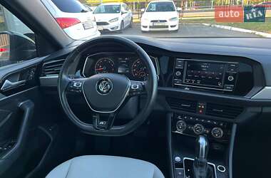Седан Volkswagen Jetta 2018 в 