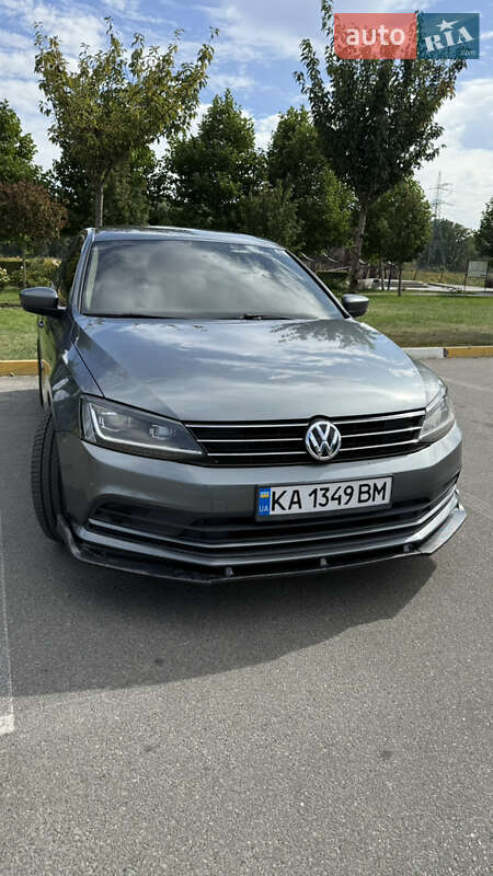 Седан Volkswagen Jetta 2015 в 