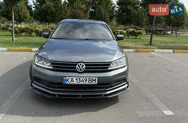 Седан Volkswagen Jetta 2015 в 