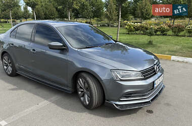 Седан Volkswagen Jetta 2015 в 