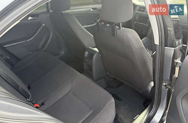 Седан Volkswagen Jetta 2015 в 