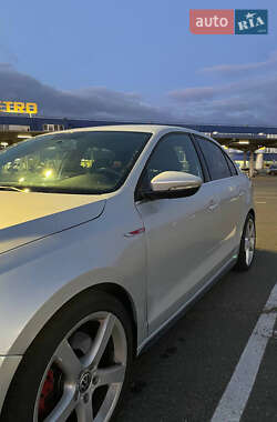 Седан Volkswagen Jetta 2011 в 