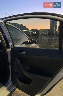Седан Volkswagen Jetta 2011 в 