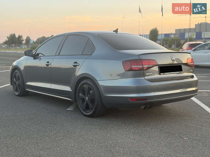 Седан Volkswagen Jetta 2016 в Киеве