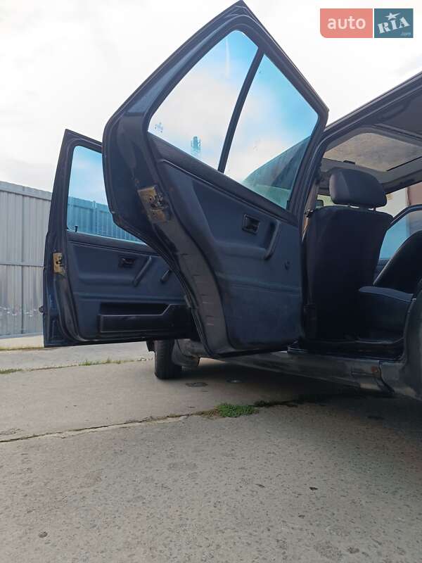 Седан Volkswagen Jetta 1991 в Ровно