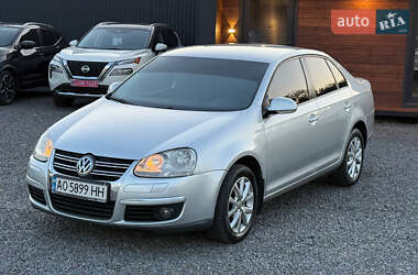 Седан Volkswagen Jetta 2010 в Ужгороде