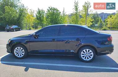 Седан Volkswagen Jetta 2016 в 