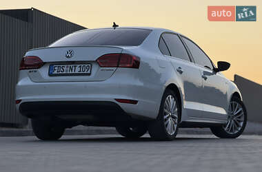 Седан Volkswagen Jetta 2013 в 