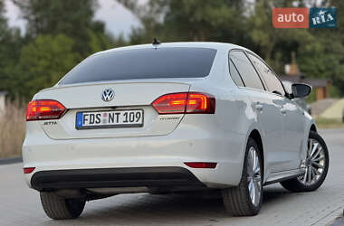 Седан Volkswagen Jetta 2013 в 