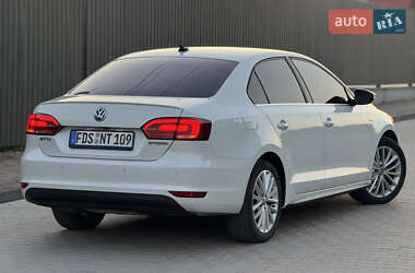 Седан Volkswagen Jetta 2013 в 