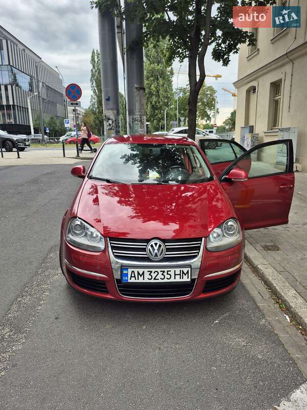 Седан Volkswagen Jetta 2010 в Житомире