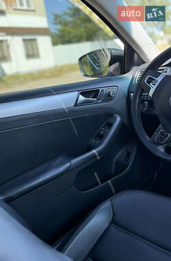 Седан Volkswagen Jetta 2012 в 