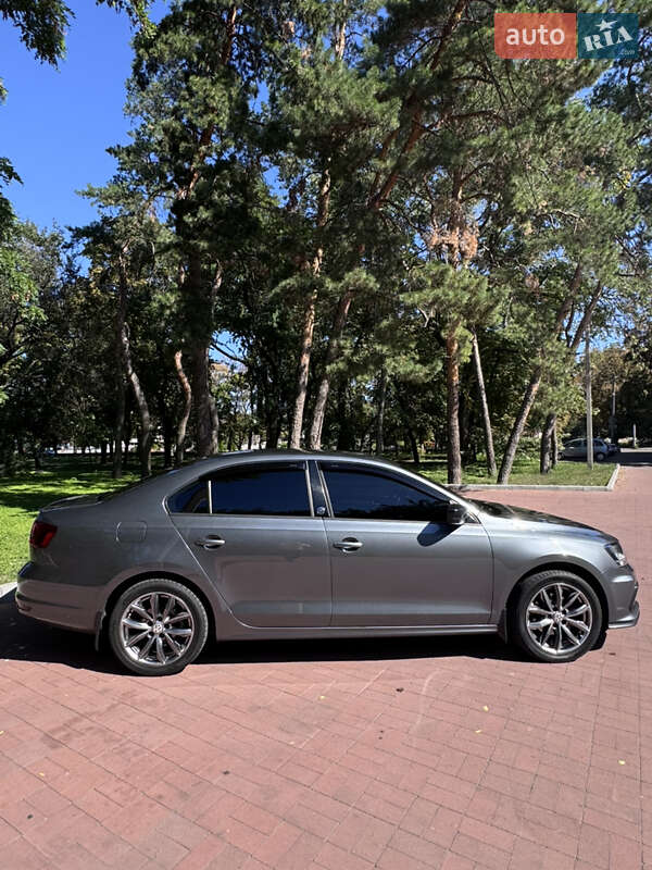 Седан Volkswagen Jetta 2017 в Кременчуге
