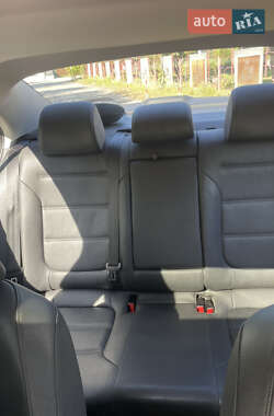 Седан Volkswagen Jetta 2010 в 