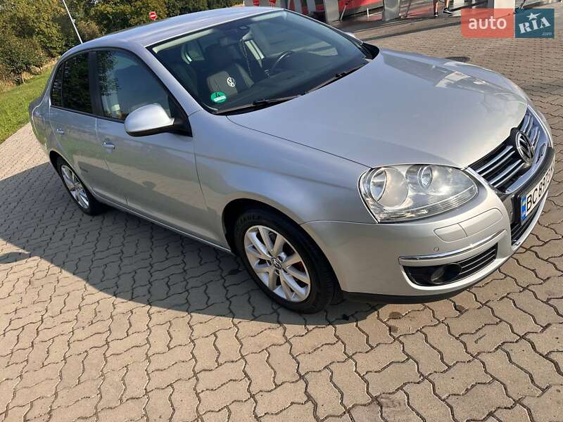 Седан Volkswagen Jetta 2009 в Львові