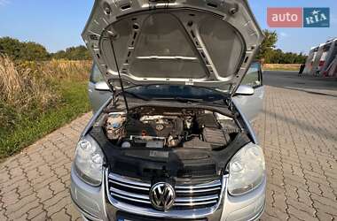 Седан Volkswagen Jetta 2009 в Стрые