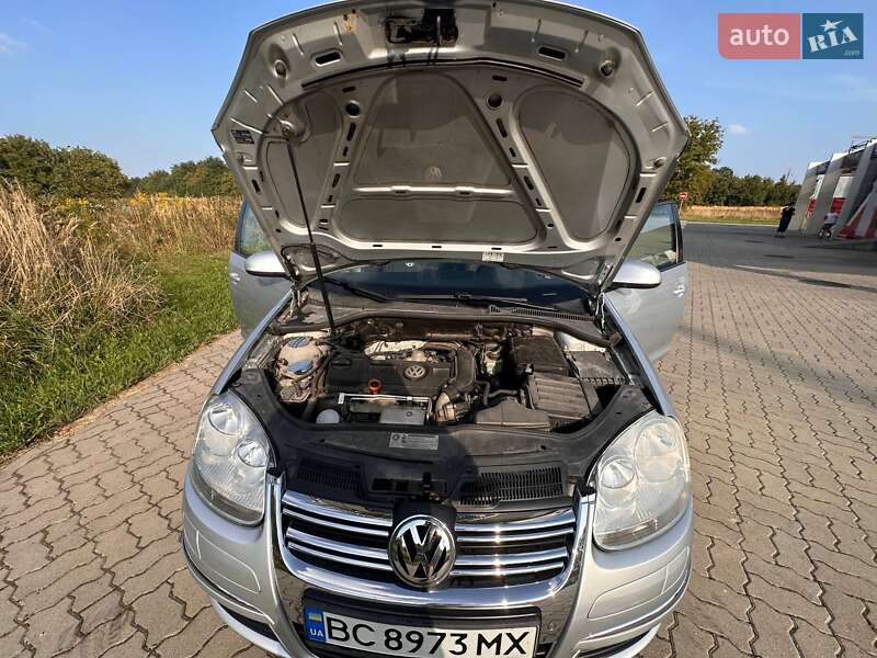 Седан Volkswagen Jetta 2009 в Львові