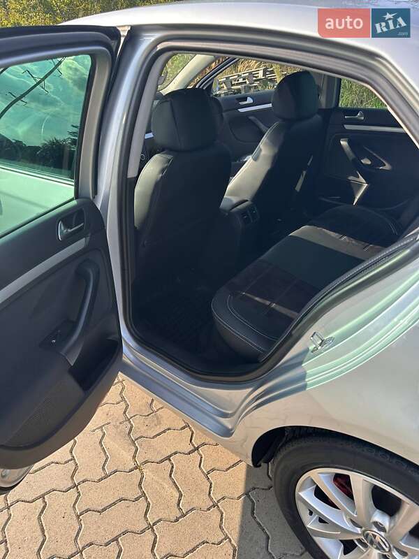 Седан Volkswagen Jetta 2009 в Львові