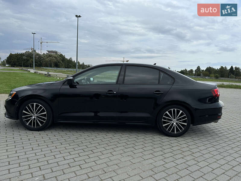 Седан Volkswagen Jetta 2015 в Львове