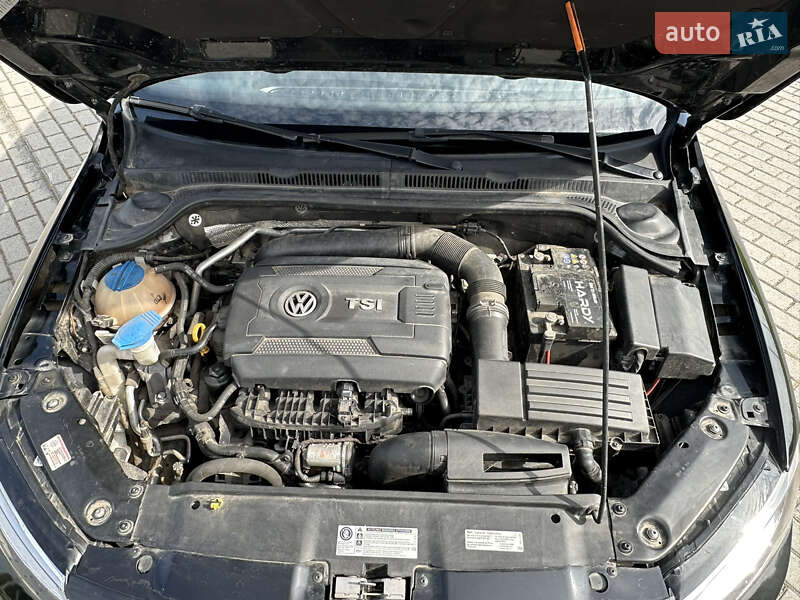 Седан Volkswagen Jetta 2015 в Львове