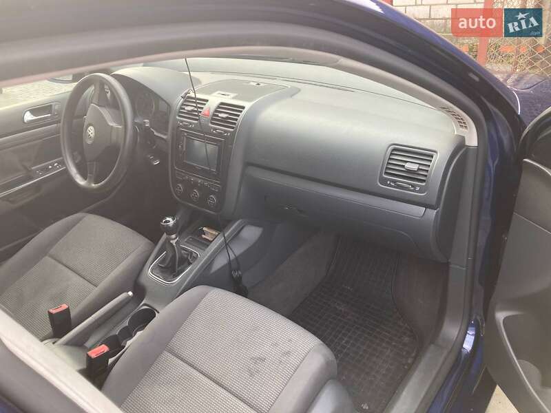 Седан Volkswagen Jetta 2005 в Романове