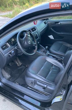 Седан Volkswagen Jetta 2013 в 