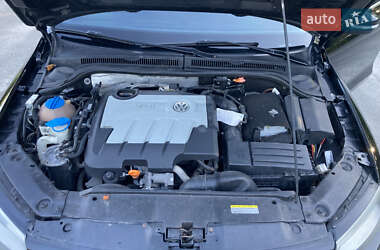 Седан Volkswagen Jetta 2013 в 
