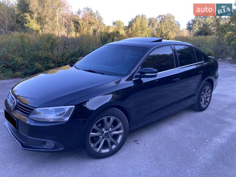 Седан Volkswagen Jetta 2013 в 