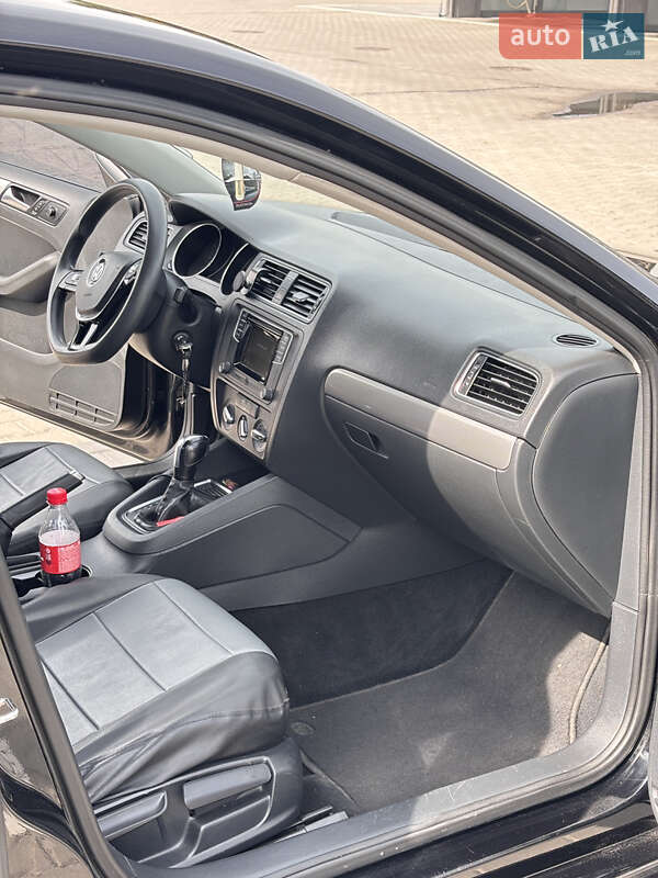 Седан Volkswagen Jetta 2017 в Львові